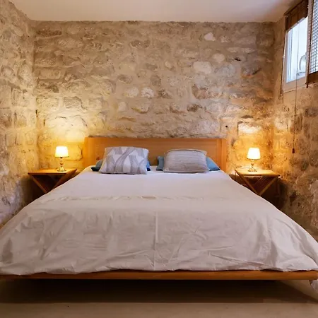 Les Tournelles Apartment
