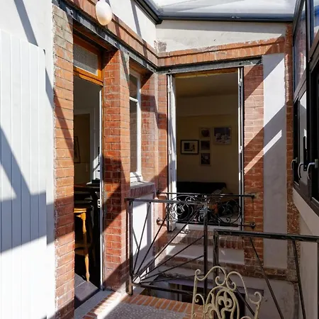 Les Tournelles Apartment